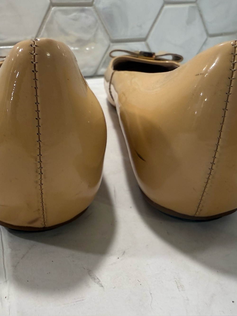 Kate Spade New York Nude Ballet Flats Shoes Bow Gold Size 7M Patent Leather - Picture 6 of 10